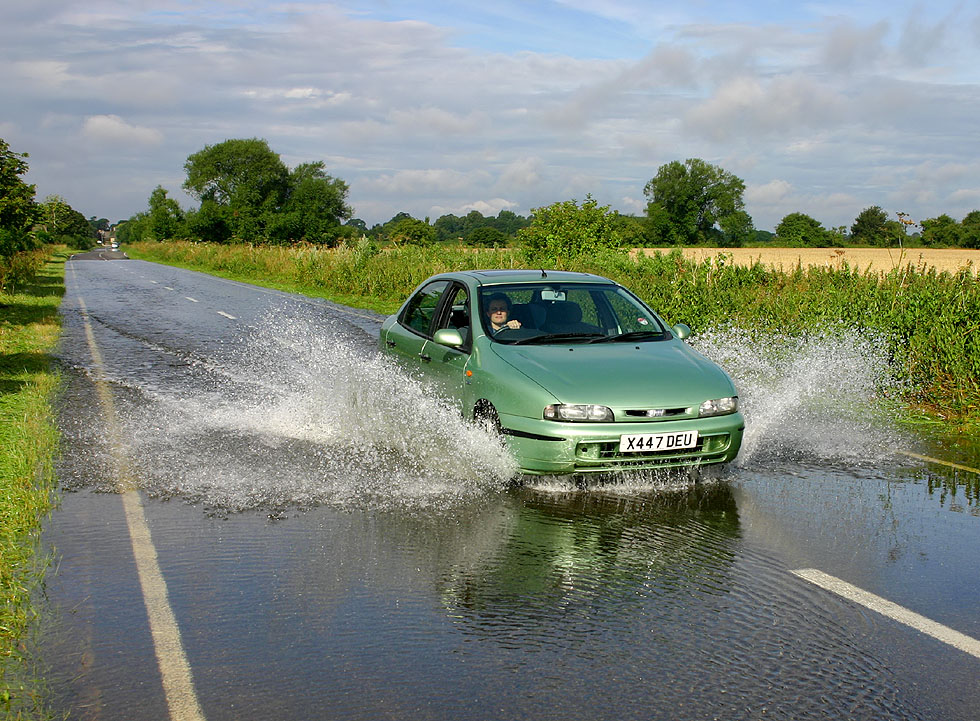 Car in floods near Clanfield